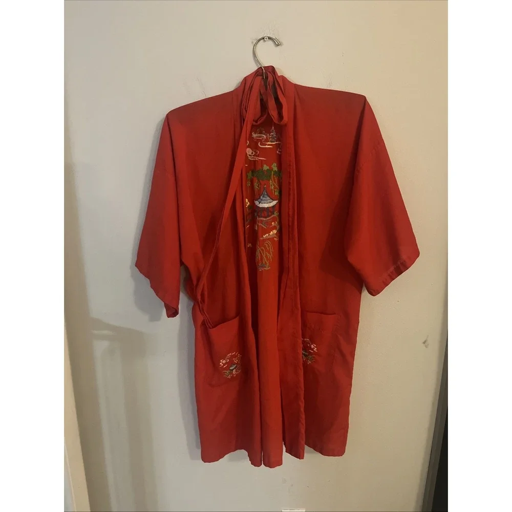 VINTAGE RED EMBROIDERED Robe Short‎ Sleeves Made In Shanghai China BRAND: HEALTH